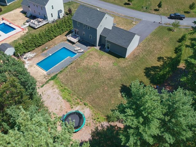 25 Cobblestone Ln, Middleboro, MA 02346