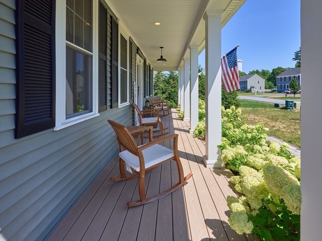 25 Cobblestone Ln, Middleboro, MA 02346