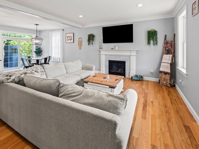 25 Cobblestone Ln, Middleboro, MA 02346