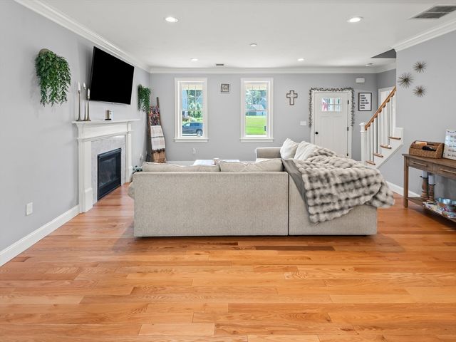 25 Cobblestone Ln, Middleboro, MA 02346