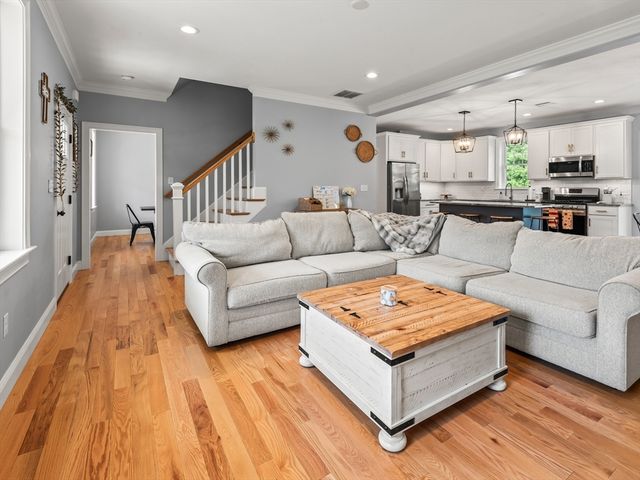 25 Cobblestone Ln, Middleboro, MA 02346
