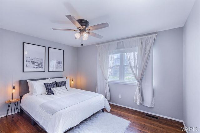 2402 Wesglen Estates Drive, Maryland Heights, MO 63043