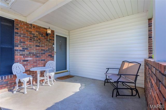 2402 Wesglen Estates Drive, Maryland Heights, MO 63043