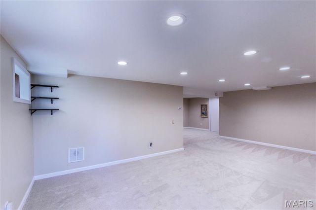 2402 Wesglen Estates Drive, Maryland Heights, MO 63043