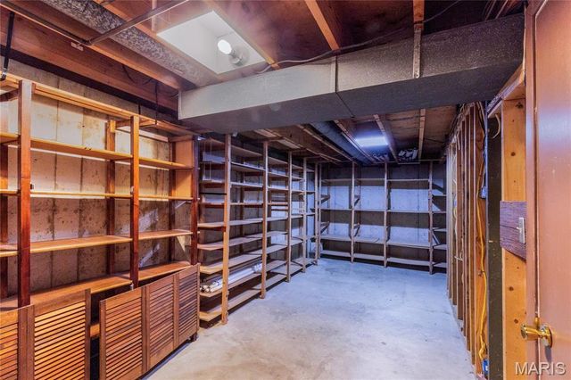 2402 Wesglen Estates Drive, Maryland Heights, MO 63043