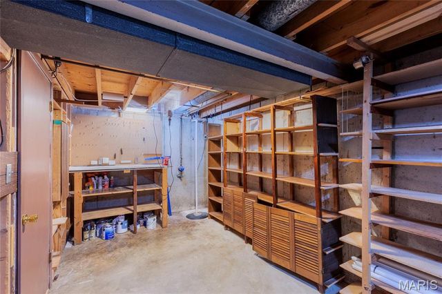 2402 Wesglen Estates Drive, Maryland Heights, MO 63043