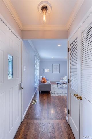 2402 Wesglen Estates Drive, Maryland Heights, MO 63043