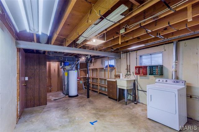 2402 Wesglen Estates Drive, Maryland Heights, MO 63043