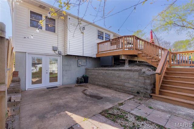 2402 Wesglen Estates Drive, Maryland Heights, MO 63043