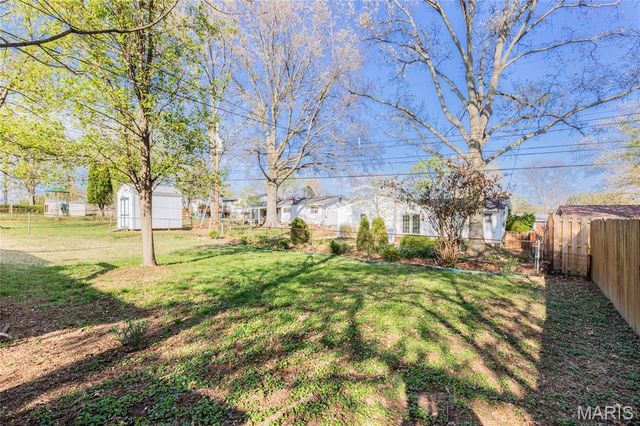 2402 Wesglen Estates Drive, Maryland Heights, MO 63043