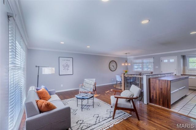 2402 Wesglen Estates Drive, Maryland Heights, MO 63043