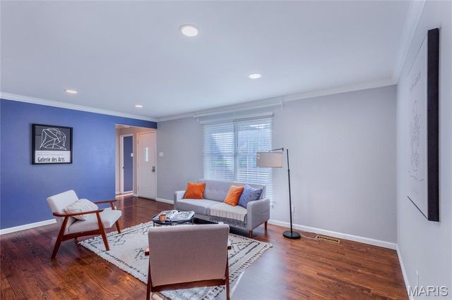 2402 Wesglen Estates Drive, Maryland Heights, MO 63043