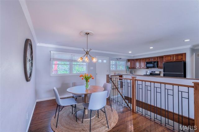 2402 Wesglen Estates Drive, Maryland Heights, MO 63043