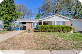 2402 Wesglen Estates Drive, Maryland Heights, MO 63043