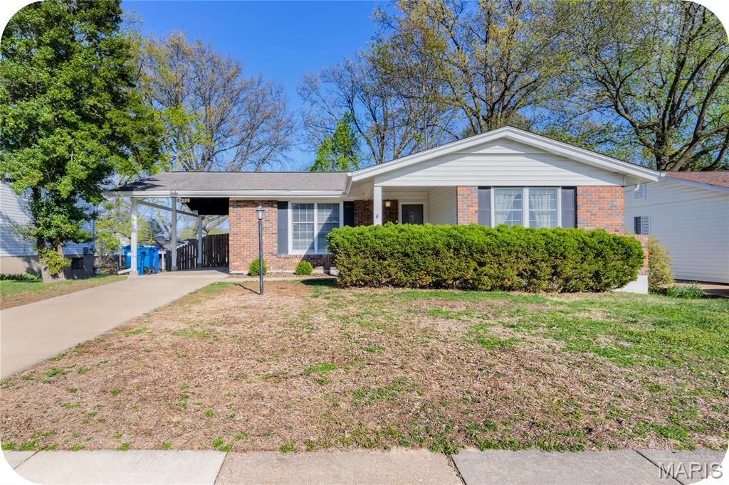 2402 Wesglen Estates Drive, Maryland Heights, MO 63043