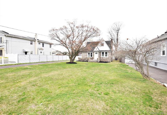 229 14th Street, West Babylon, NY 11704