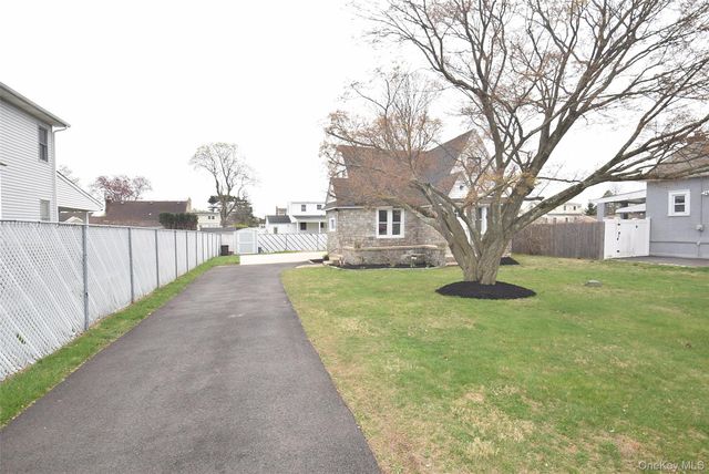 229 14th Street, West Babylon, NY 11704