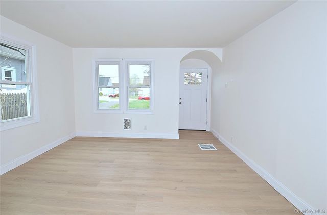 229 14th Street, West Babylon, NY 11704