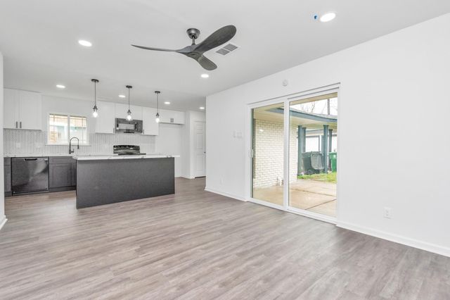5006 Heatherbloom Drive, Houston, TX 77045