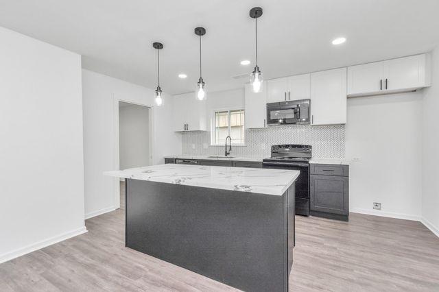 5006 Heatherbloom Drive, Houston, TX 77045