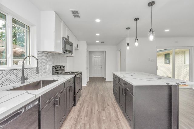 5006 Heatherbloom Drive, Houston, TX 77045