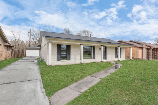 5006 Heatherbloom Drive, Houston, TX 77045