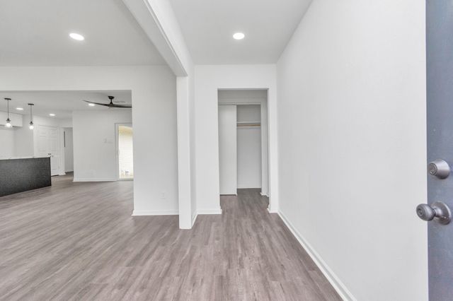5006 Heatherbloom Drive, Houston, TX 77045