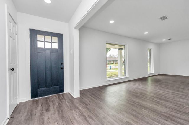 5006 Heatherbloom Drive, Houston, TX 77045