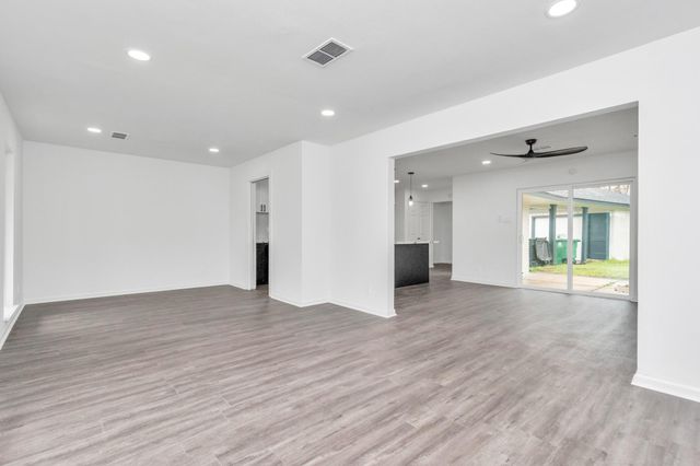 5006 Heatherbloom Drive, Houston, TX 77045