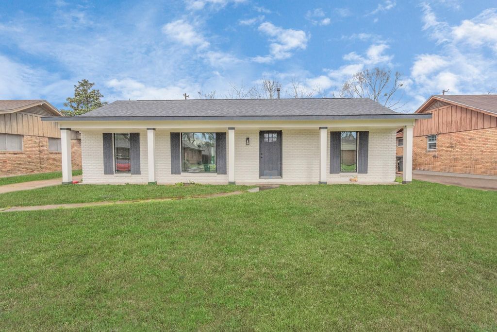 5006 Heatherbloom Drive, Houston, TX 77045