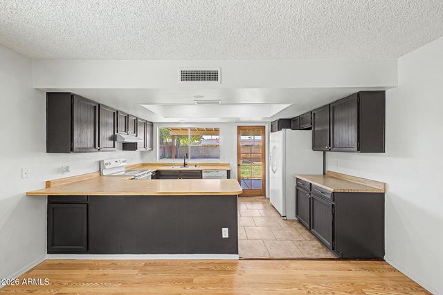 843 W PERALTA Avenue, Mesa, AZ 85210