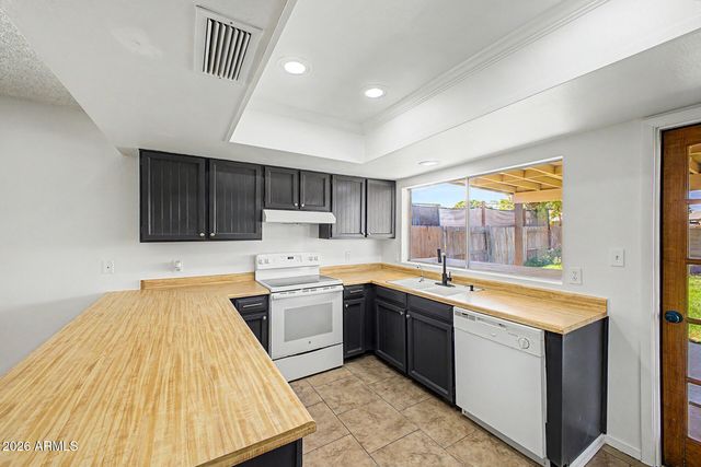 843 W PERALTA Avenue, Mesa, AZ 85210