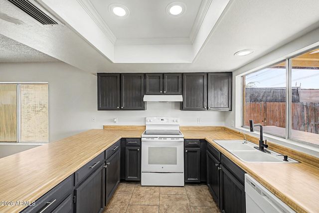 843 W PERALTA Avenue, Mesa, AZ 85210