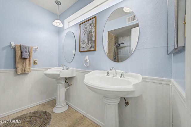 843 W PERALTA Avenue, Mesa, AZ 85210