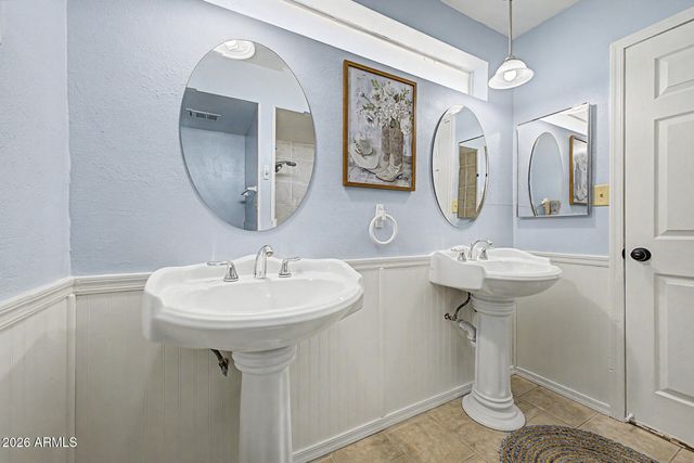 843 W PERALTA Avenue, Mesa, AZ 85210