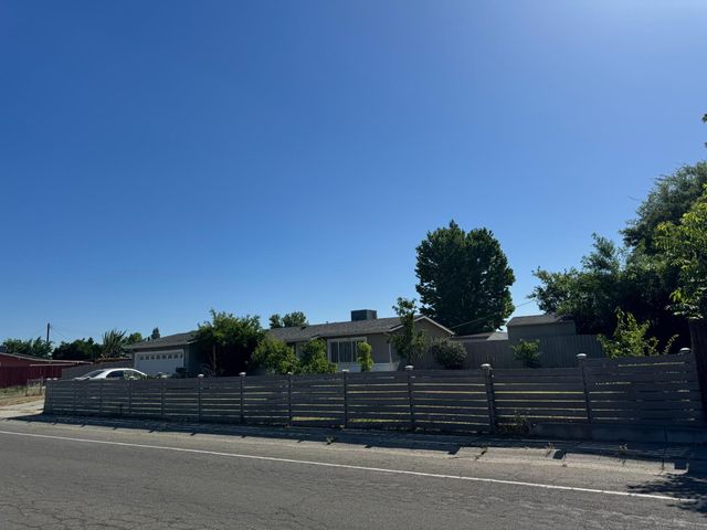 7361 Kara Dr, Sacramento, CA 95828