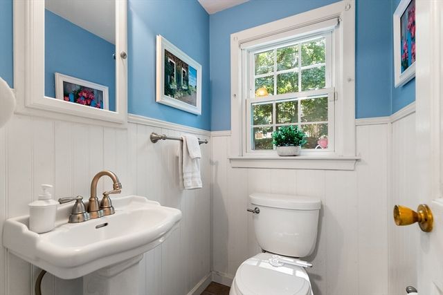 31 Hiawatha Rd, Woburn, MA 01801