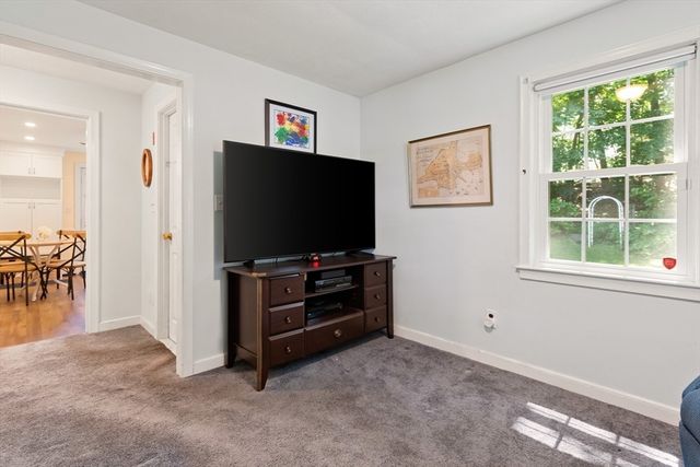 31 Hiawatha Rd, Woburn, MA 01801
