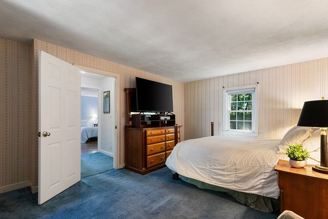 31 Hiawatha Rd, Woburn, MA 01801