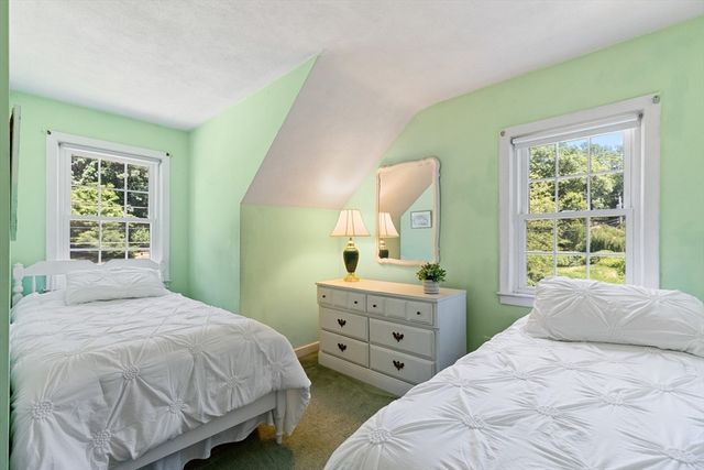 31 Hiawatha Rd, Woburn, MA 01801
