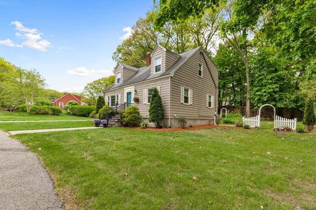 31 Hiawatha Rd, Woburn, MA 01801