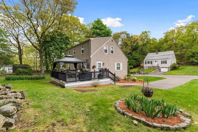 31 Hiawatha Rd, Woburn, MA 01801