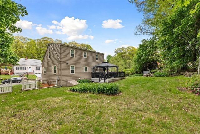 31 Hiawatha Rd, Woburn, MA 01801