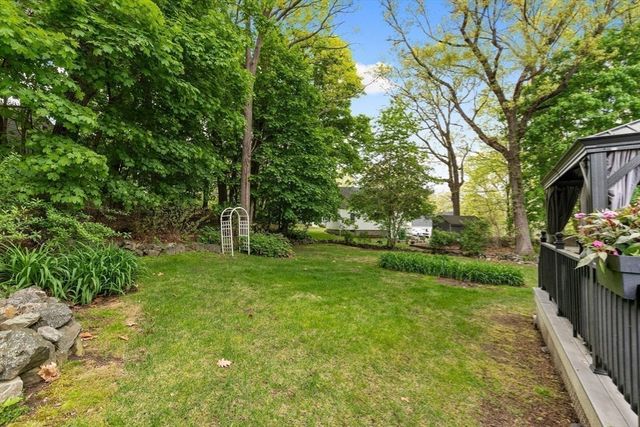 31 Hiawatha Rd, Woburn, MA 01801