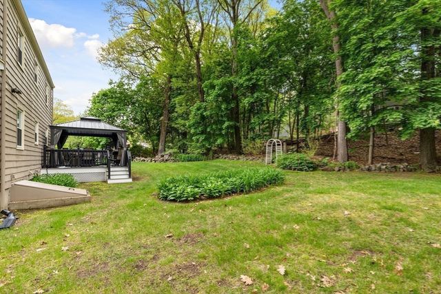 31 Hiawatha Rd, Woburn, MA 01801