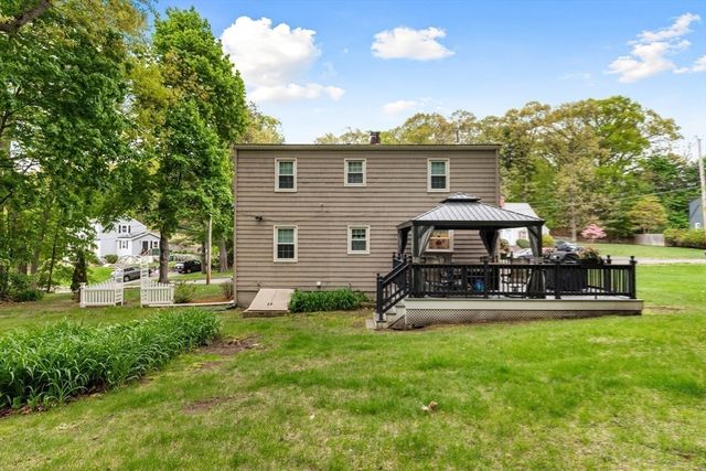 31 Hiawatha Rd, Woburn, MA 01801