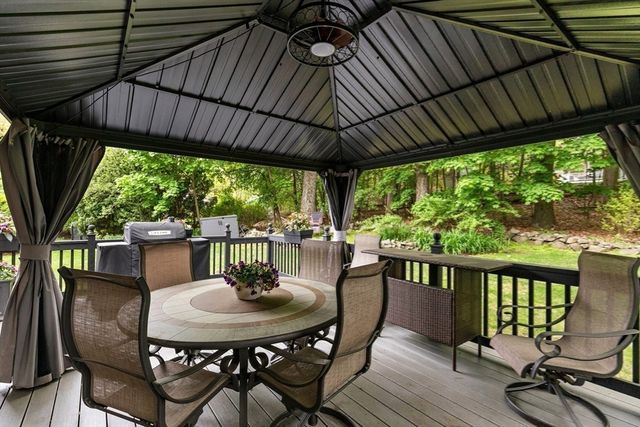 31 Hiawatha Rd, Woburn, MA 01801
