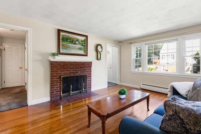 31 Hiawatha Rd, Woburn, MA 01801