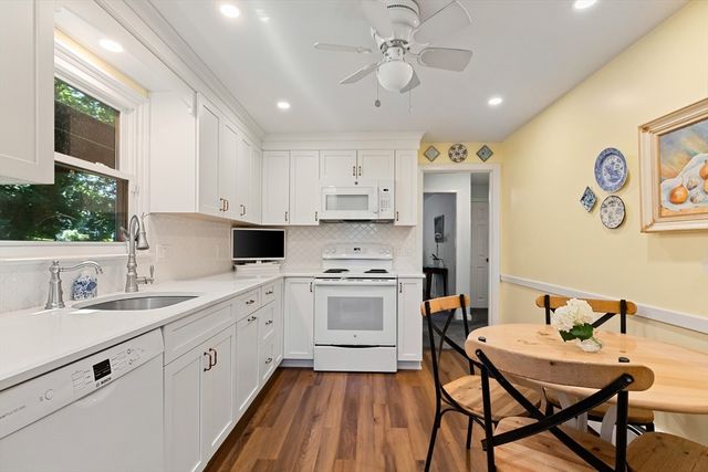 31 Hiawatha Rd, Woburn, MA 01801