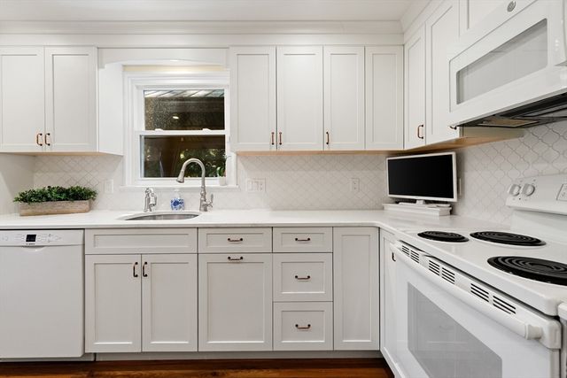 31 Hiawatha Rd, Woburn, MA 01801